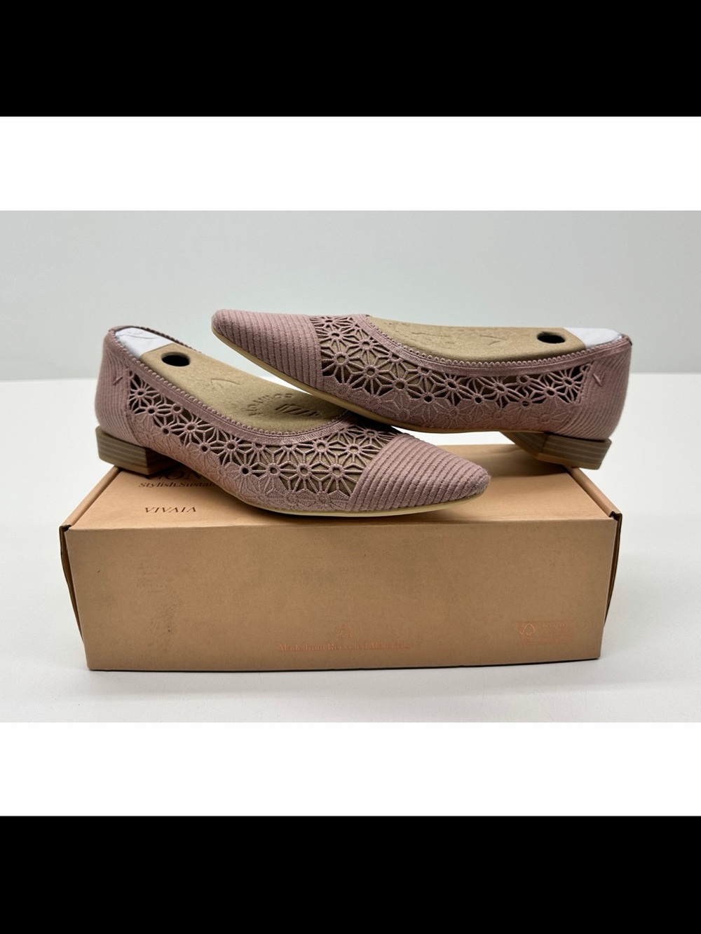 VIVAIA Pointed Laser-Cut Flats in Dusty Rose